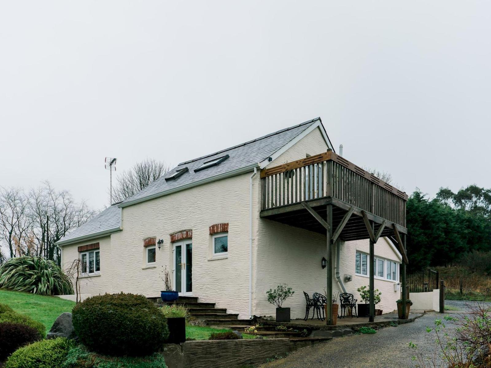 Pass The Keys Peaceful & Coastal 2 Bedroom Cottage Cardigan Exterior photo