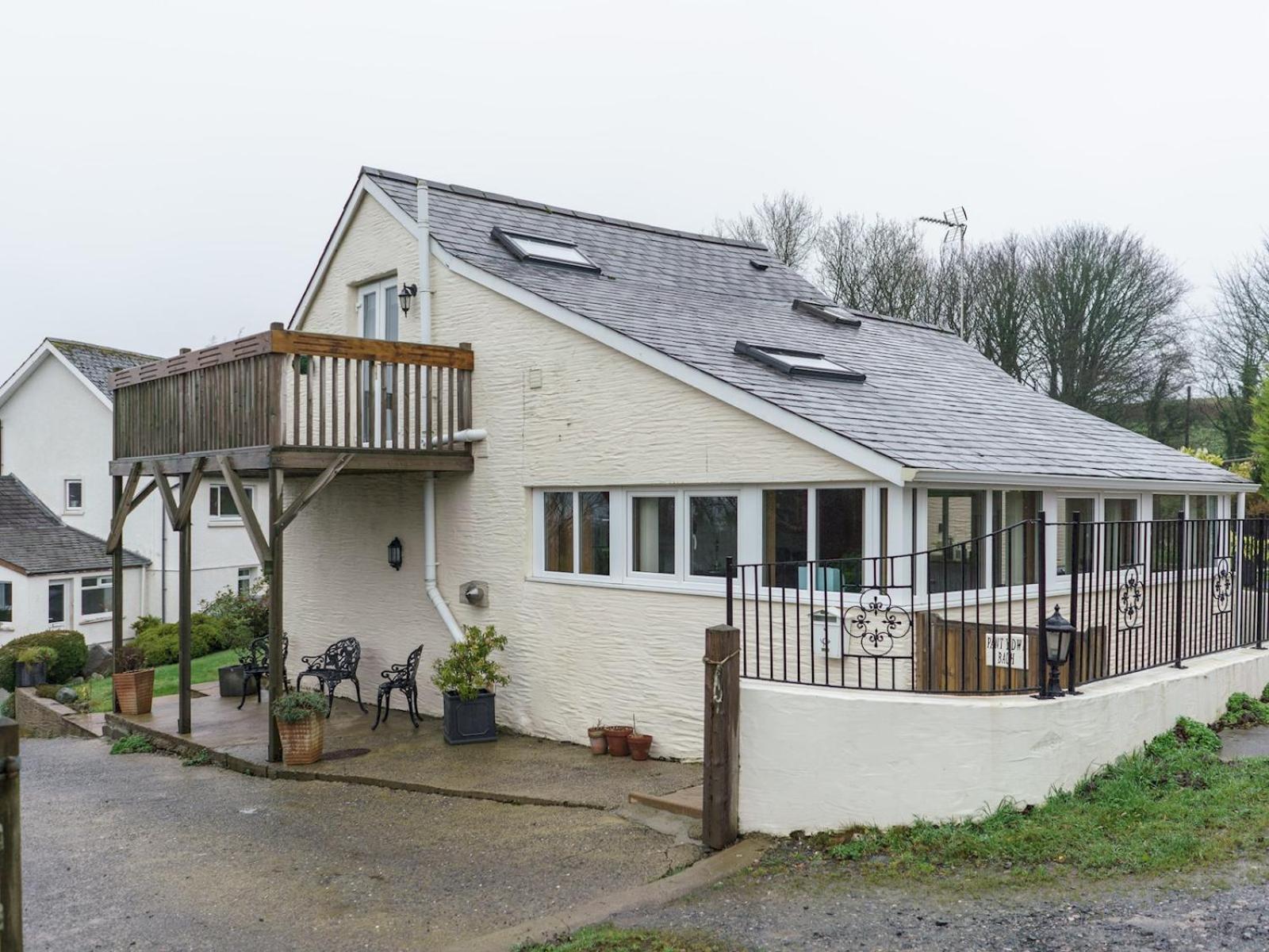 Pass The Keys Peaceful & Coastal 2 Bedroom Cottage Cardigan Exterior photo